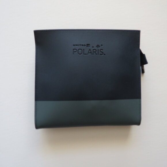 New United Airlines Polaris Travel Amenity Kit Hygiene Kit Blue Gray Tote Unopen - Picture 1 of 3